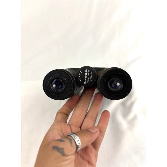 Tasco Sierra 10x42 FOV 304 FT Binoculars Waterproof - Picture 9 of 13